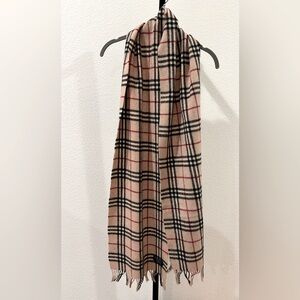BURBERRY Classic Nova Check 100% Lambswool Scarf
